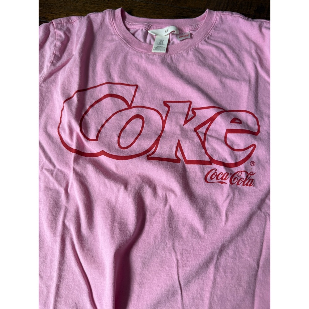 HM Coca-Cola Graphic T-Shirt Pink Red Coke Logo Short Sleeve Women M Boxy Crop